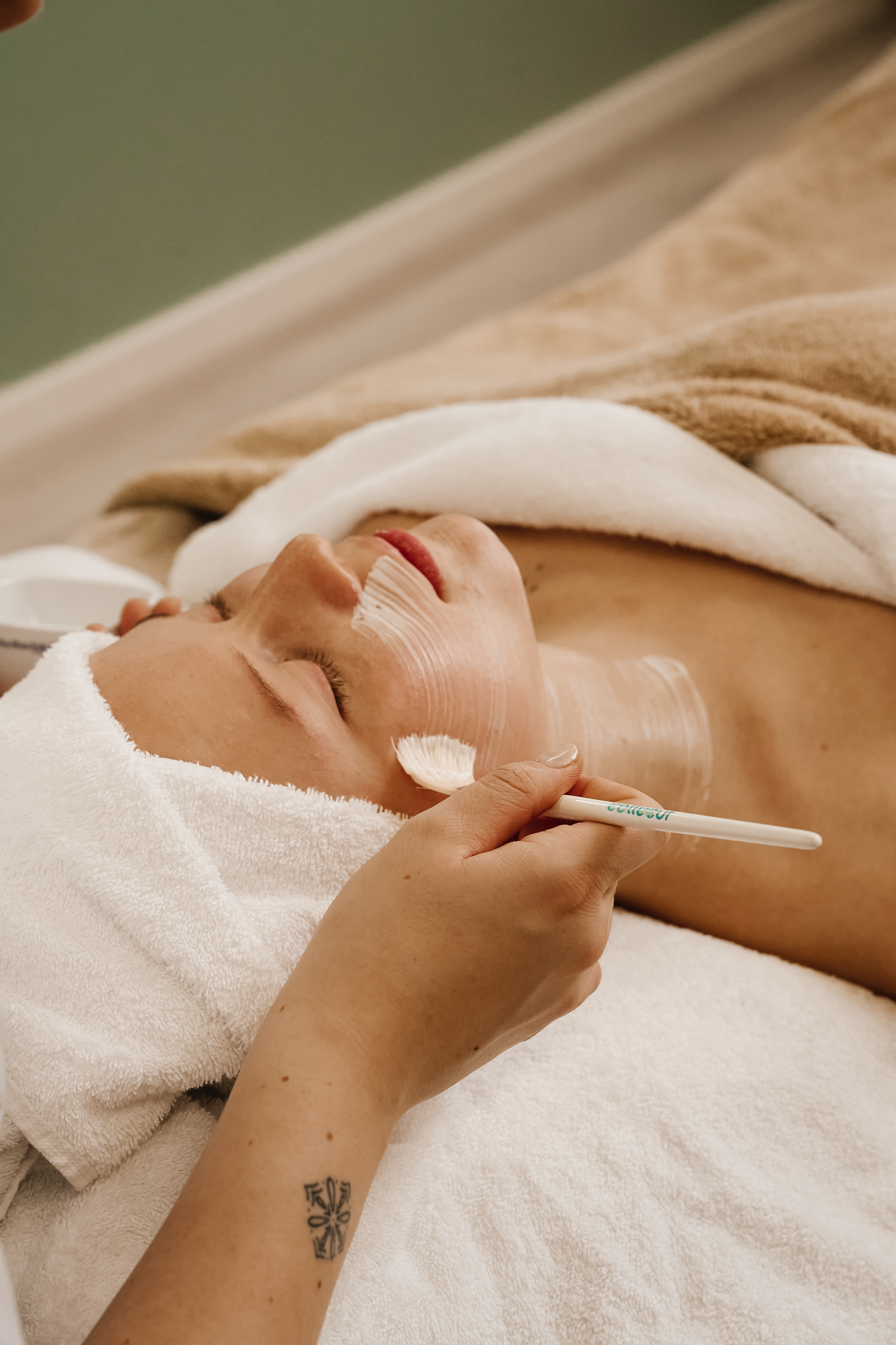 Feuchtigkeitsspendende Gesichtsbehandlung mit Revitalisierung München