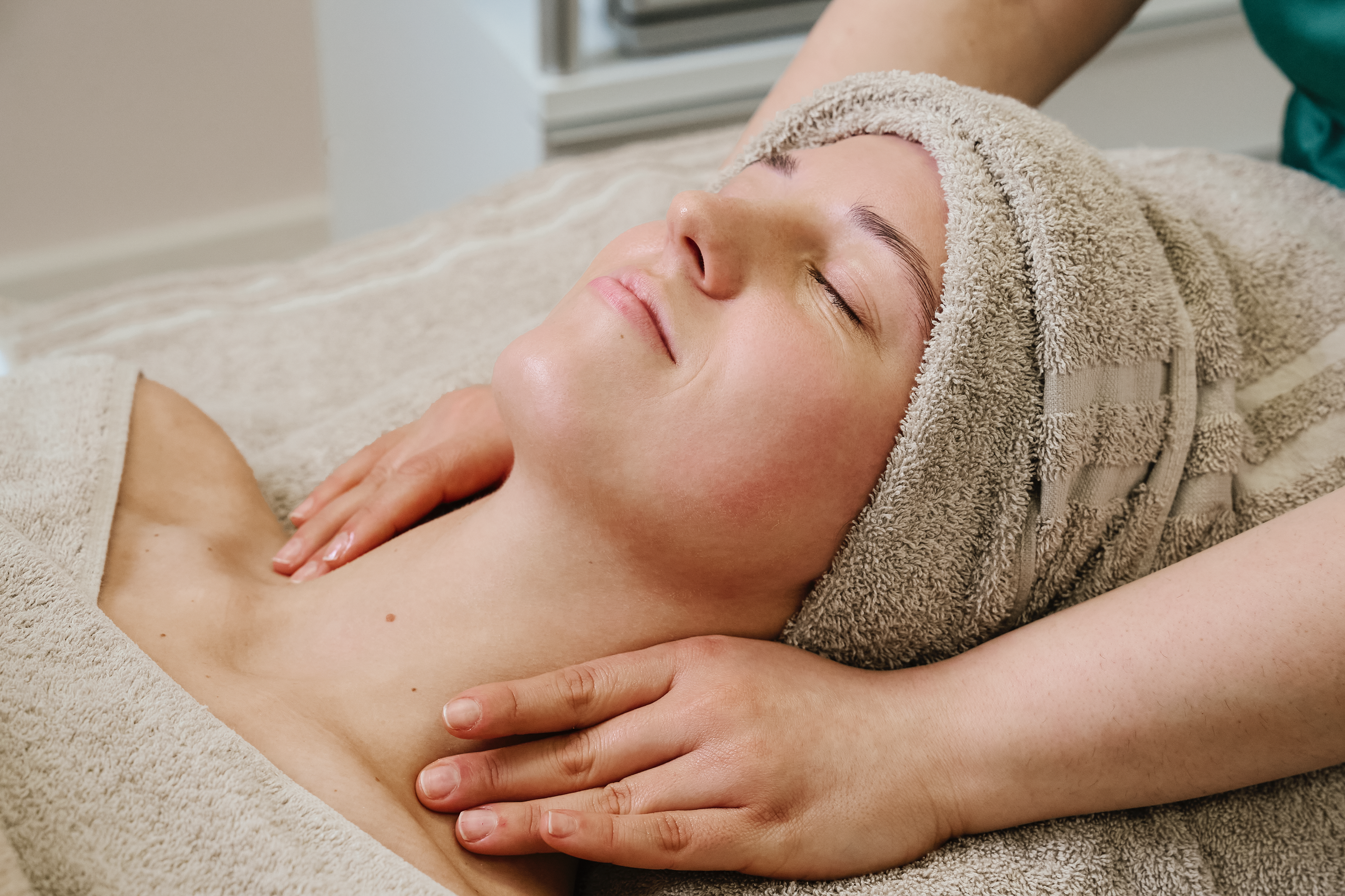 Entspannende Gesichtsmassage und Hautpflege im Day Spa München