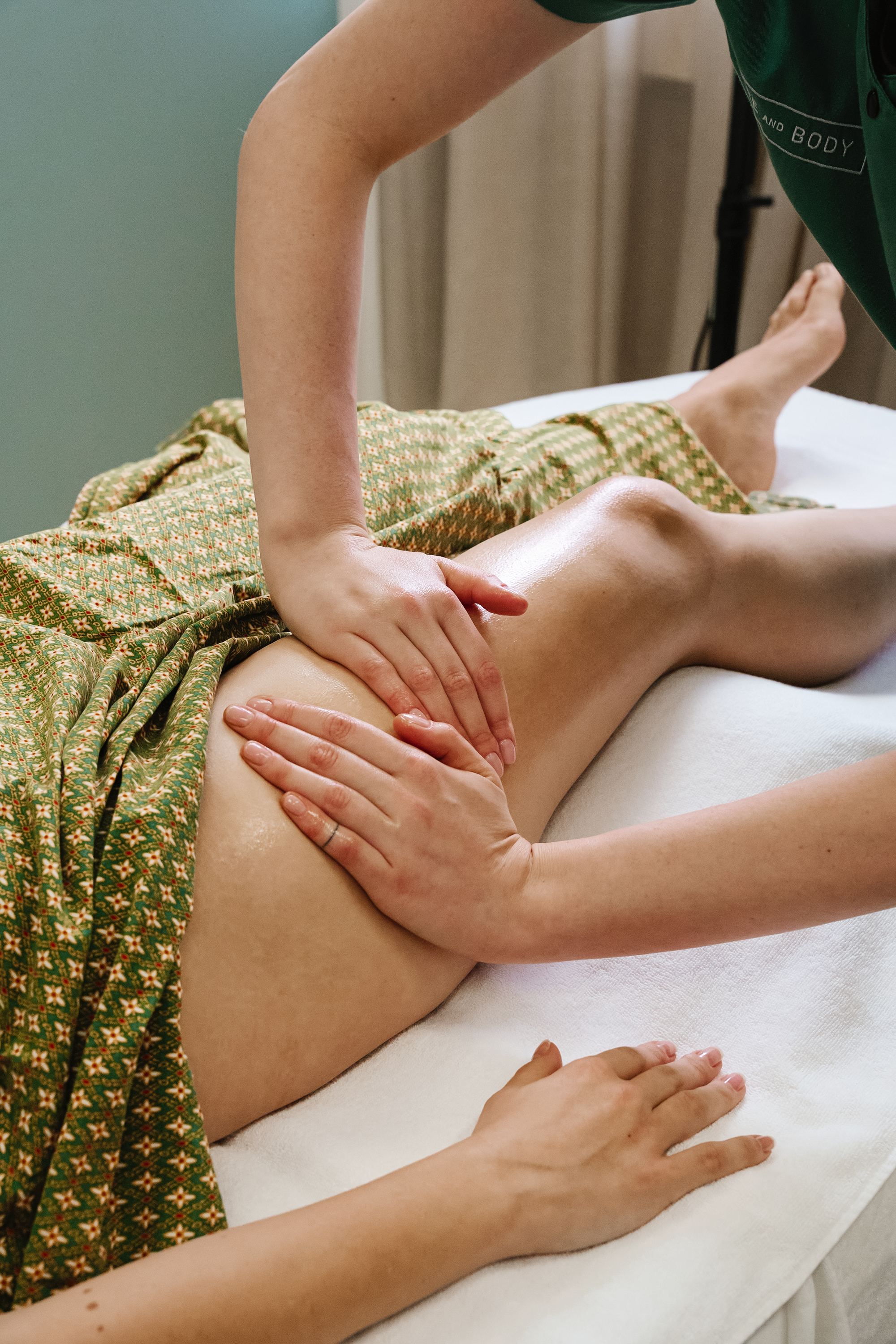 Brazilian Lymphatic Massage im FACE & BODY Urban Spa München für Detox, Entspannung und definierte Silhouette.