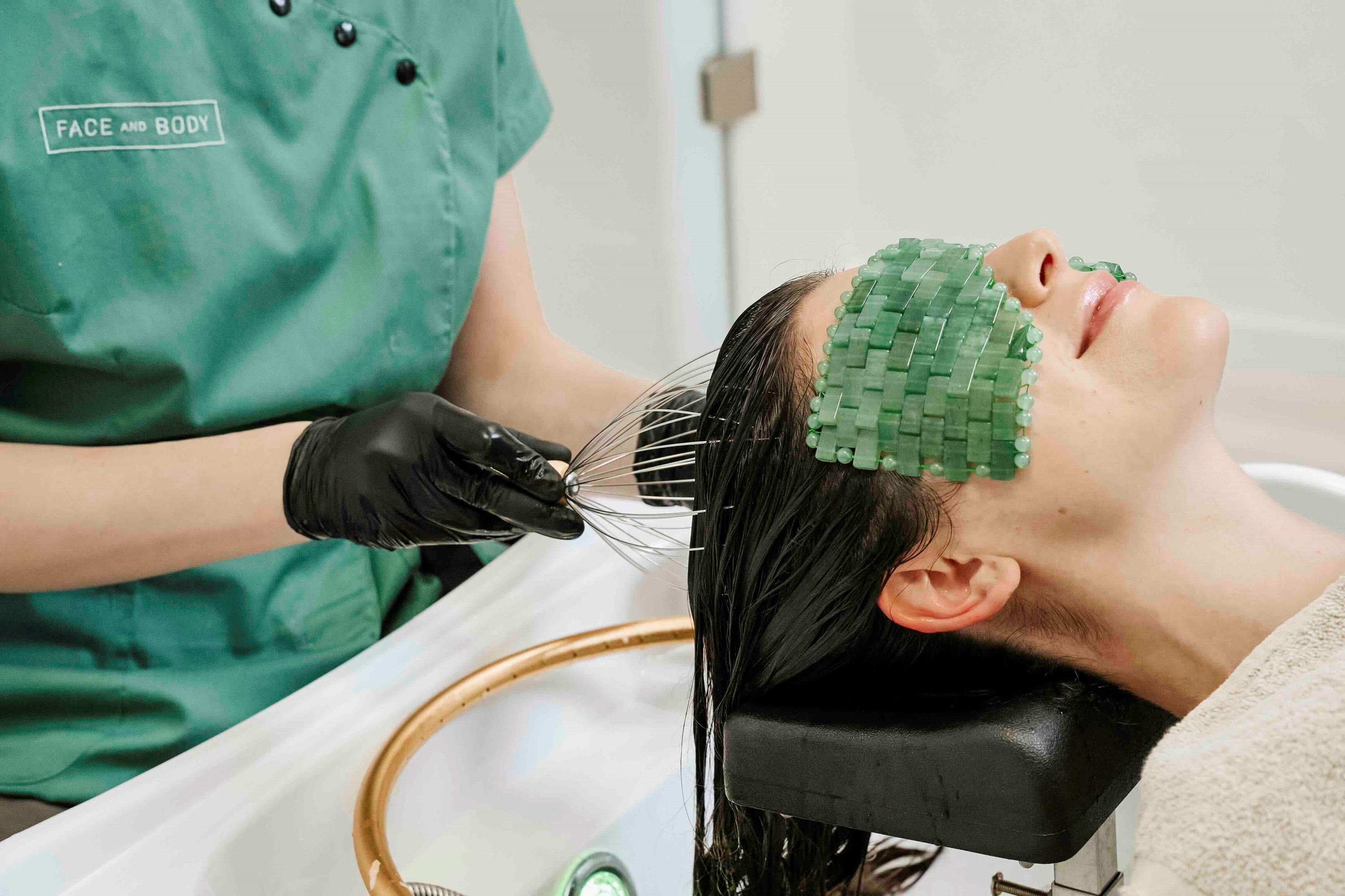 TCM Akupressur bei Head Spa Massage München