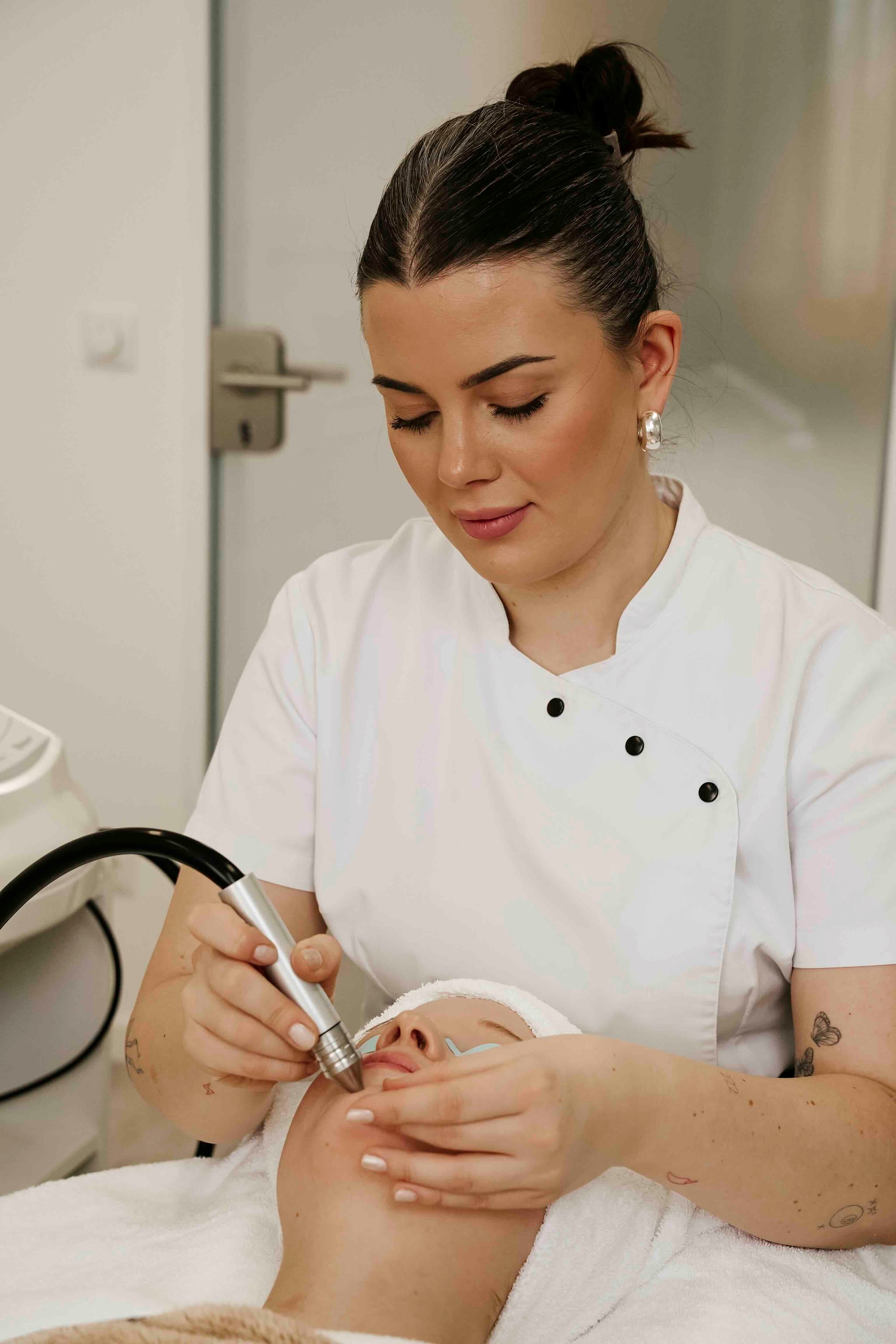 Apparative Kosmetikgeräte bei einem Kosmetikstudio in München