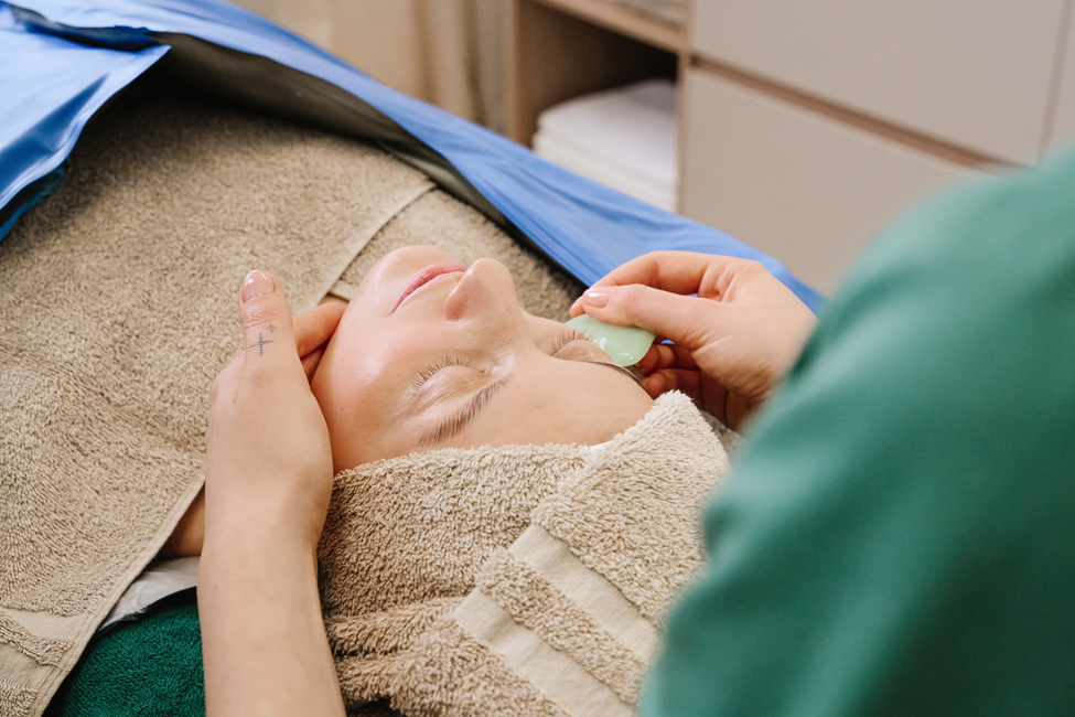 Lymphmassage auf der Aquajet-Liege im Premium Spa München